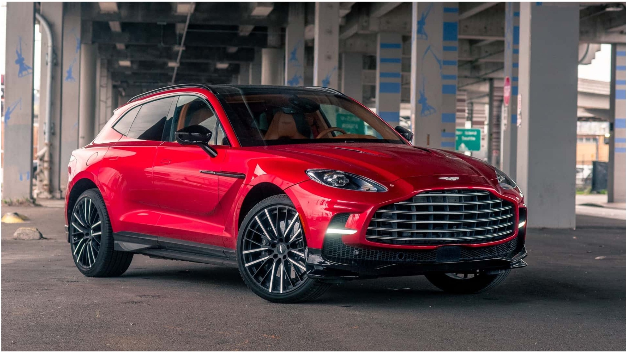 Aston Martin DBX 2025